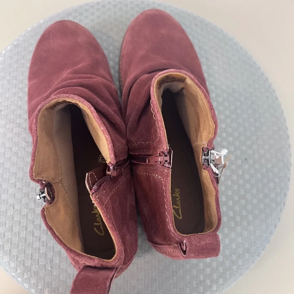 Clarks Aspra Walk Waterproof Ankle Boots Womens 9 Wide Rich Red Suede Comfort